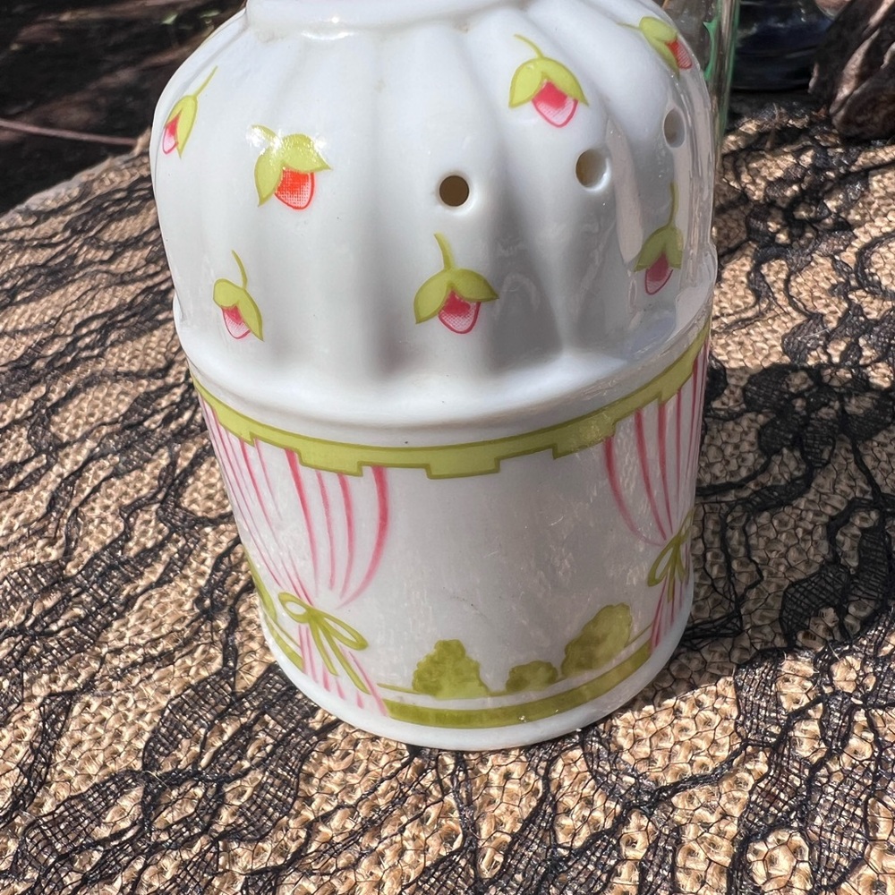 Charming Ceramic Potpourri or powder diffuser with Pink and Green Details